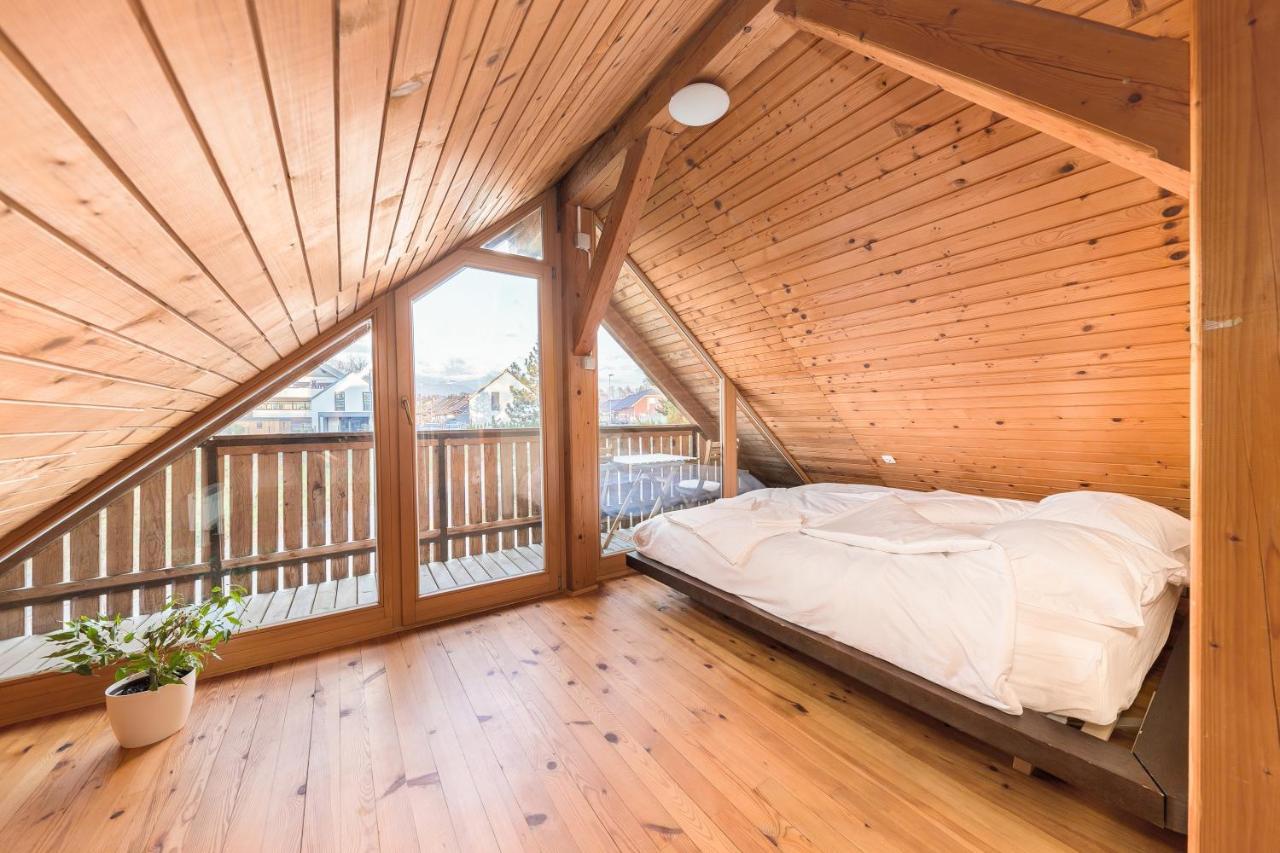 Svisla Apartamento Kranj Exterior foto