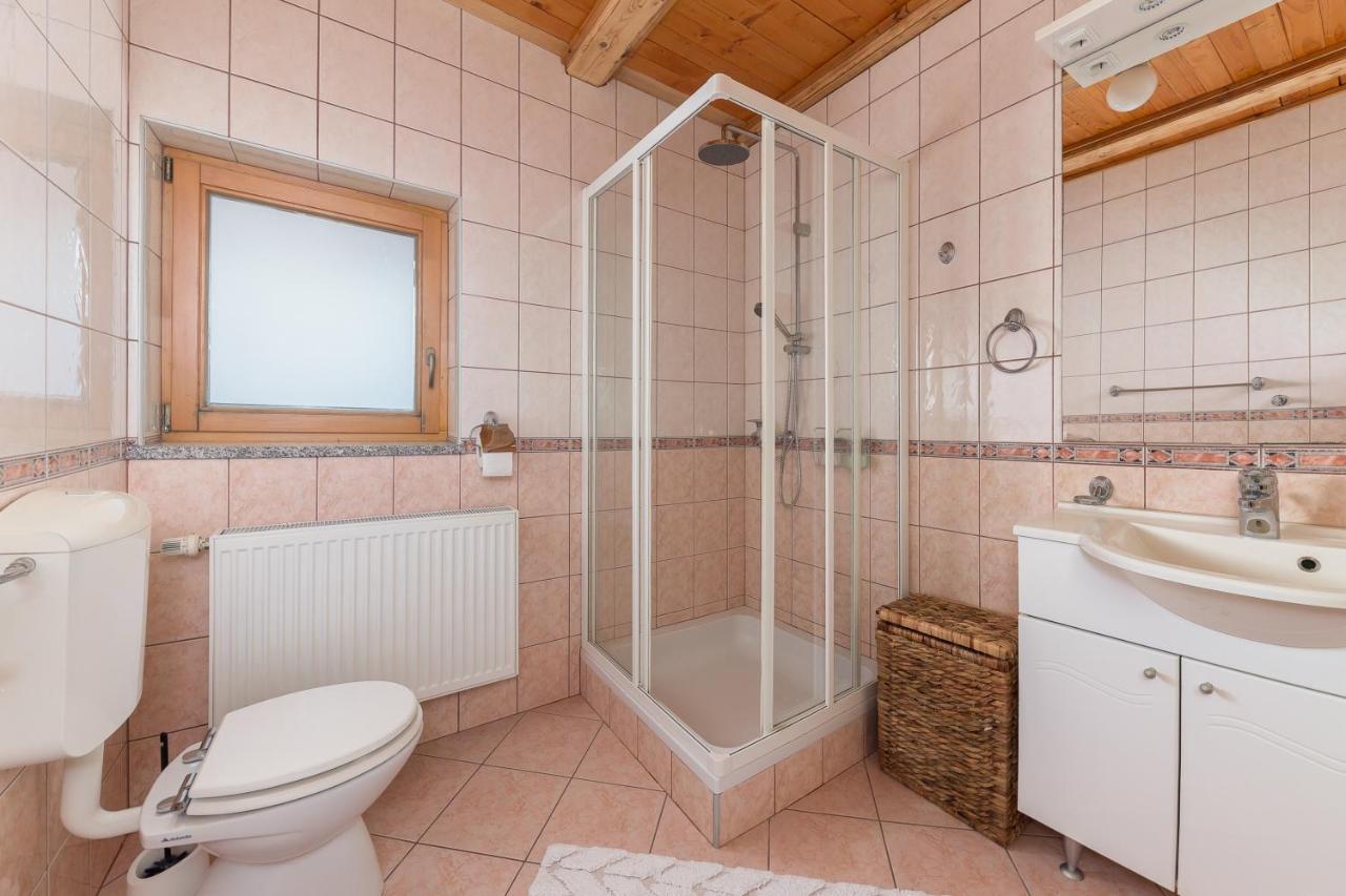 Svisla Apartamento Kranj Exterior foto